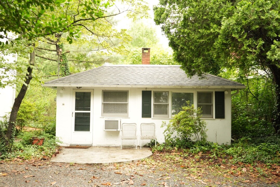 107 Bollingwood Rd in Charlottesville, VA - Foto de edificio