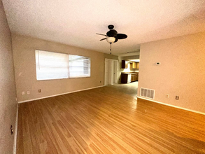 8130 Rolling Log Dr in Orlando, FL - Foto de edificio - Building Photo