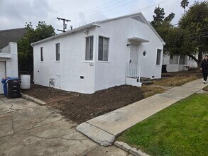 5179 Huntington Dr N in Los Angeles, CA - Building Photo - Building Photo