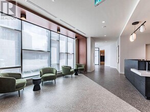 2495 Eglinton Ave W in Mississauga, ON - Building Photo - Building Photo