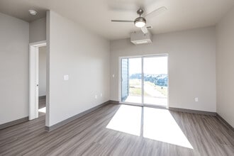 Ventnor in Tiffin, IA - Foto de edificio - Interior Photo