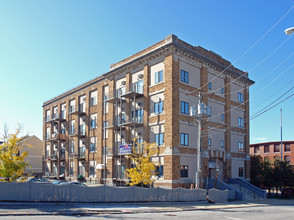 Silver Towers in Manchester, NH - Building Photo - Building Photo