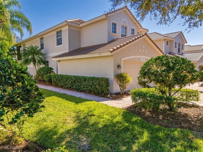 13091 Pebblebrook Ridge Ct, Unit 101 in Ft. Myers, FL - Foto de edificio - Building Photo