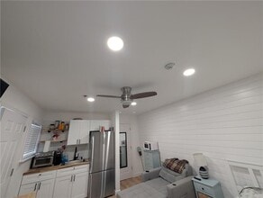 53 Winnapaug Rd in Westerly, RI - Foto de edificio - Building Photo