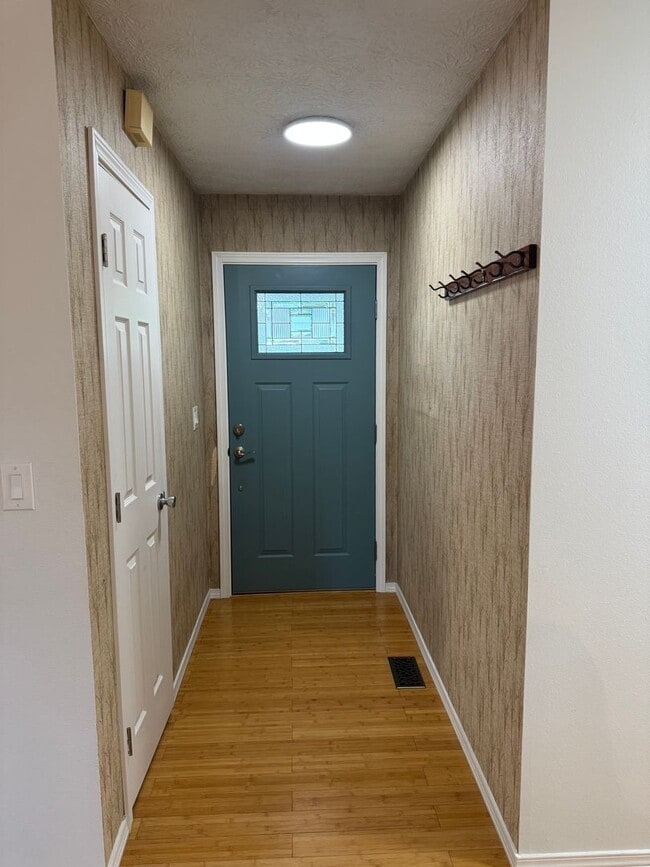 12414 Crested Butte Dr in Anchorage, AK - Building Photo - Building Photo