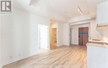 1660 Bloor St W in Toronto, ON - Building Photo - Building Photo
