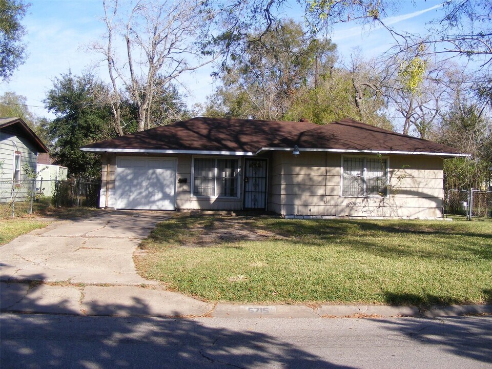 5715 Westover St in Houston, TX - Building Photo