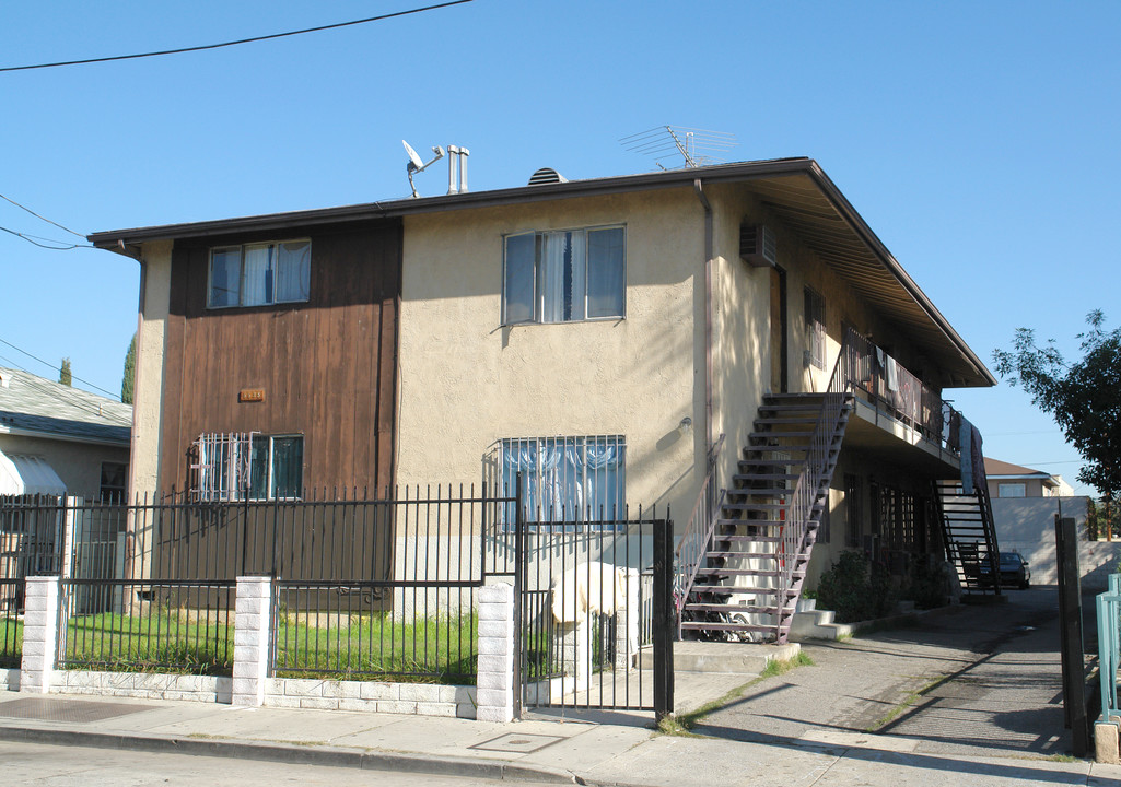 5538 Klump Ave in North Hollywood, CA - Foto de edificio