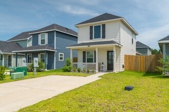 16755 N Marie Vlg Dr in Conroe, TX - Building Photo - Building Photo