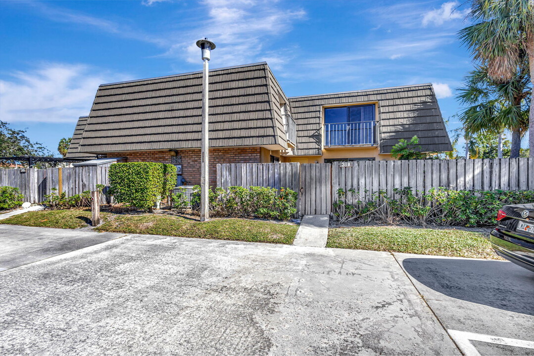 318 3rd Way in West Palm Beach, FL - Building Photo