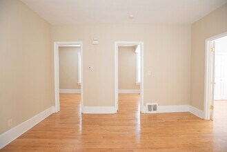 2429 N Farwell Ave, Unit Lower in Milwaukee, WI - Building Photo - Building Photo
