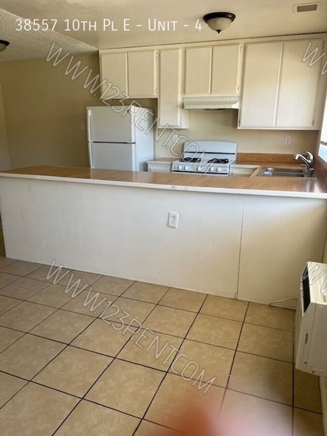 38557 10th St E in Palmdale, CA - Building Photo - Building Photo