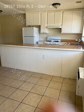 38557 10th St E in Palmdale, CA - Foto de edificio - Building Photo