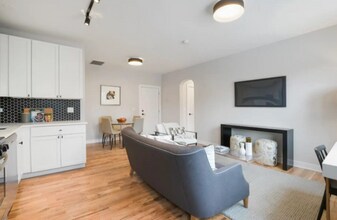 659 W Wrightwood Ave, Unit 401 in Chicago, IL - Building Photo - Building Photo