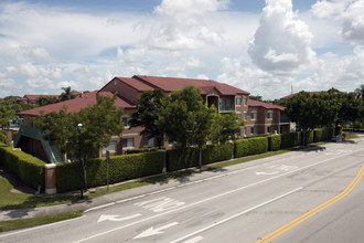 Siesta Pointe in Hialeah, FL - Foto de edificio - Building Photo