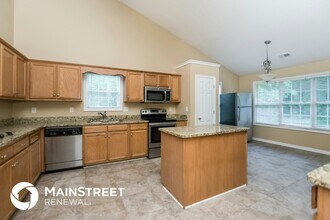 166 Barrington Dr in Hiram, GA - Foto de edificio - Building Photo