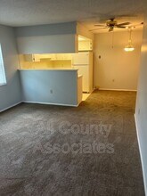 6189 Chesham Dr in New Port Richey, FL - Building Photo - Building Photo