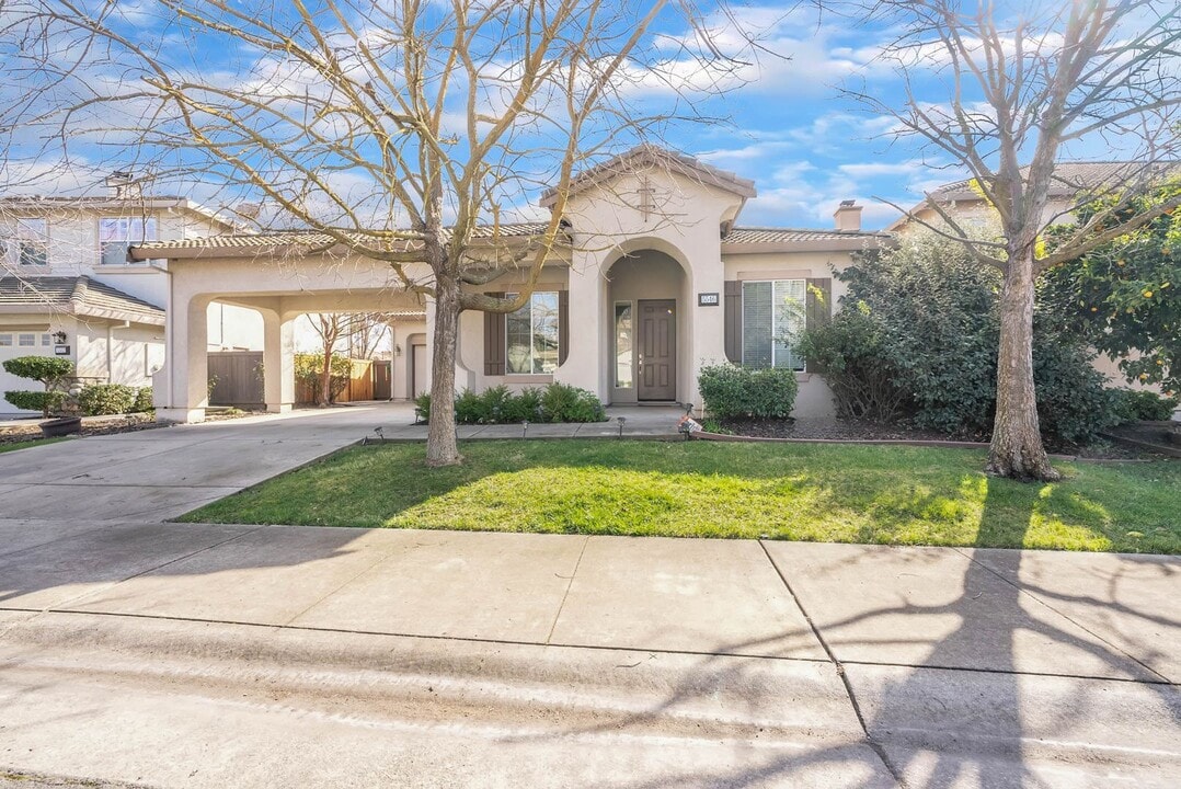 5546 Swadly Way in Sacramento, CA - Building Photo