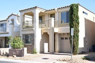 8231 W Sierra Cascade Ct in Las Vegas, NV - Building Photo - Building Photo
