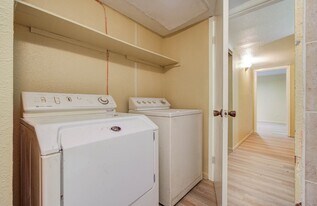 9000 Bissonnet St in Houston, TX - Building Photo