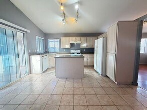 5873 Stoneborough St in Las Vegas, NV - Building Photo - Building Photo