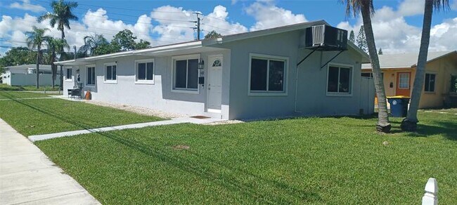 602 SE 2nd Ave in Dania Beach, FL - Building Photo - Building Photo