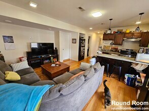 23 Weitz St, Unit 1 in Boston, MA - Foto de edificio - Building Photo