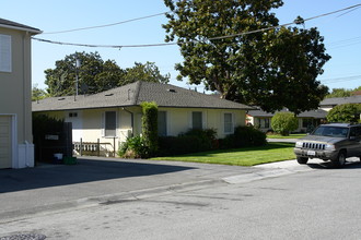 1050-1070 Noel Dr in Menlo Park, CA - Building Photo - Building Photo