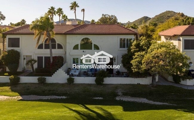 8805 S 51st St in Phoenix, AZ - Foto de edificio - Building Photo