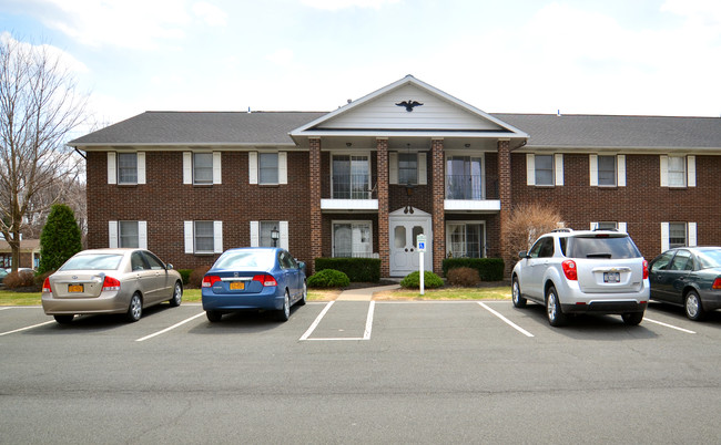 Cherry Arms in Delmar, NY - Foto de edificio - Building Photo