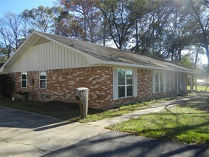 1302 S Frazier St in Conroe, TX - Building Photo - Building Photo