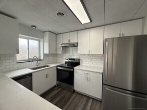 21 Hill Rd, Unit 4 in Belmont, MA - Building Photo - Building Photo