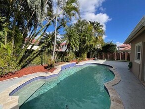 11313 NW 65th St in Doral, FL - Building Photo - Building Photo