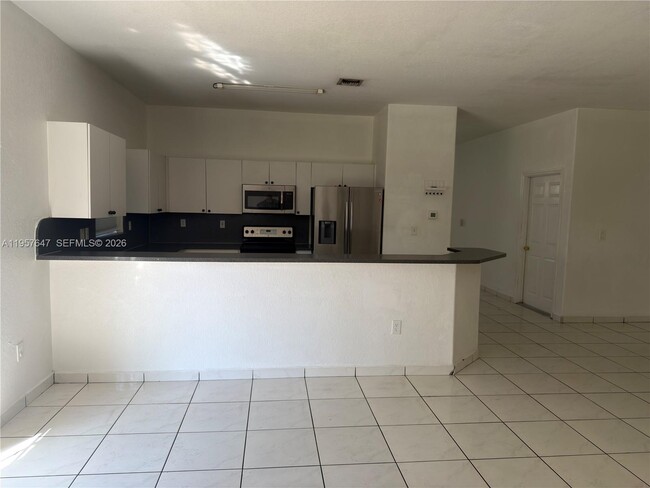 8856 NW 140th Ln in Miami Lakes, FL - Building Photo - Building Photo