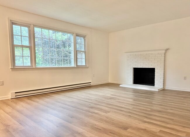 174 Old Boston Post Rd in Old Saybrook, CT - Building Photo - Building Photo