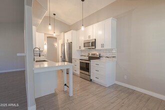 1022 N Bogle Ave in Chandler, AZ - Building Photo - Building Photo