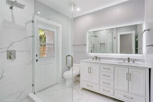 907 SW 15th Ter in Fort Lauderdale, FL - Building Photo