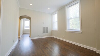 2259 W Hirsch St in Chicago, IL - Building Photo - Building Photo
