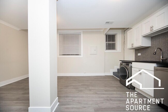 648.5 W Roscoe St in Chicago, IL - Building Photo - Building Photo