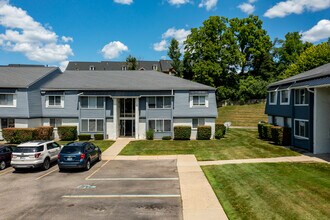 Hines Park Place Apartments in Plymouth, MI - Foto de edificio - Building Photo