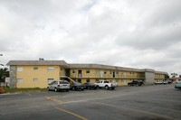 Okeechobee Villas in Hialeah, FL - Foto de edificio - Building Photo