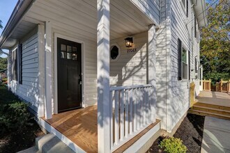 27065 N Ridge St in Wauconda, IL - Foto de edificio - Building Photo