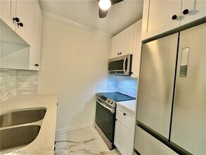 473 12th Ave S, Unit B7 in Naples, FL - Building Photo - Building Photo