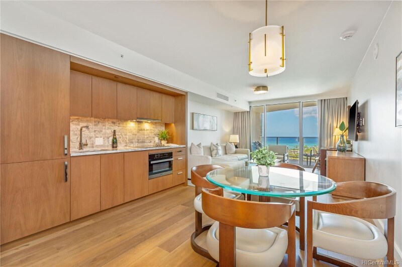 2139 Kuhio Ave.-Unit -1806 in Honolulu, HI - Building Photo