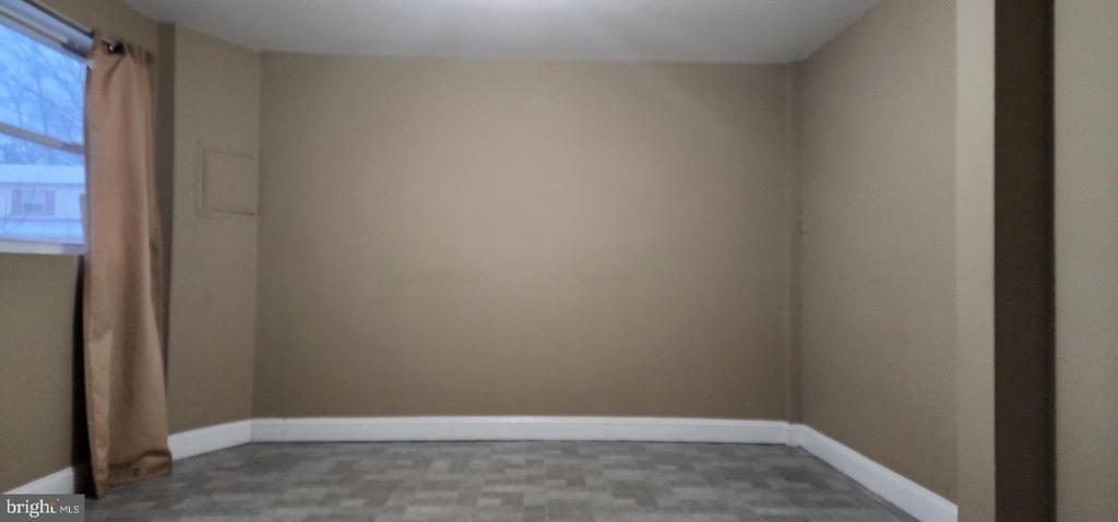 14820 Darbydale Ave in Woodbridge, VA - Building Photo