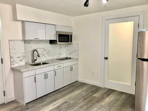 10734 Stone Ave N, Unit #B01 in Seattle, WA - Building Photo - Building Photo