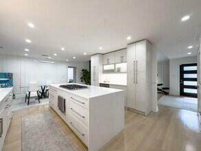 6609 N Kenton Ave, Unit J00P in Lincolnwood, IL - Building Photo - Building Photo