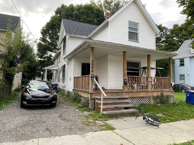 2096 W 93rd St in Cleveland, OH - Building Photo - Building Photo