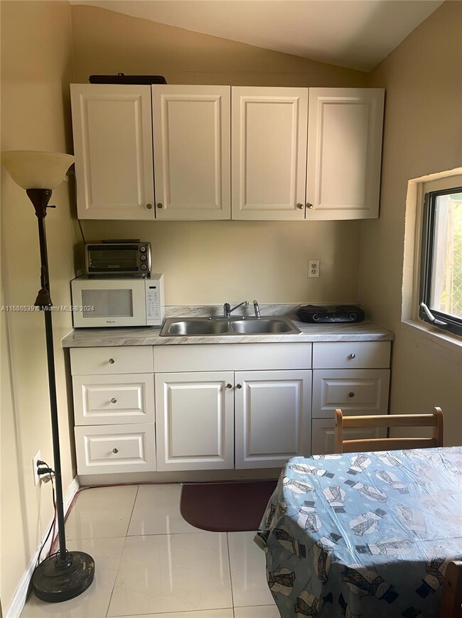 15350 Jackson Dr-Unit -102 in Homestead, FL - Building Photo - Building Photo