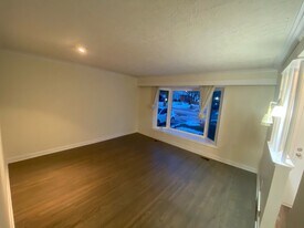 16 Peking Rd in Toronto, ON - Building Photo